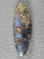 Singleton Bouquet Agate 2027 : A long Ellipse with pastel Yellow and Grey Plumes with a milky agate.