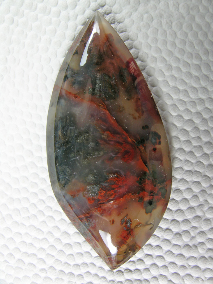 Walker Ranch Plume 485  :  Red ribbons and Black Plumes make this a nice stone and would make a great pendant.