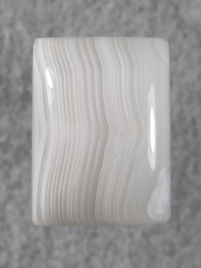 Chimney Beds Agate 2239 : What Chimney is known for tight banded White and Clear agates.