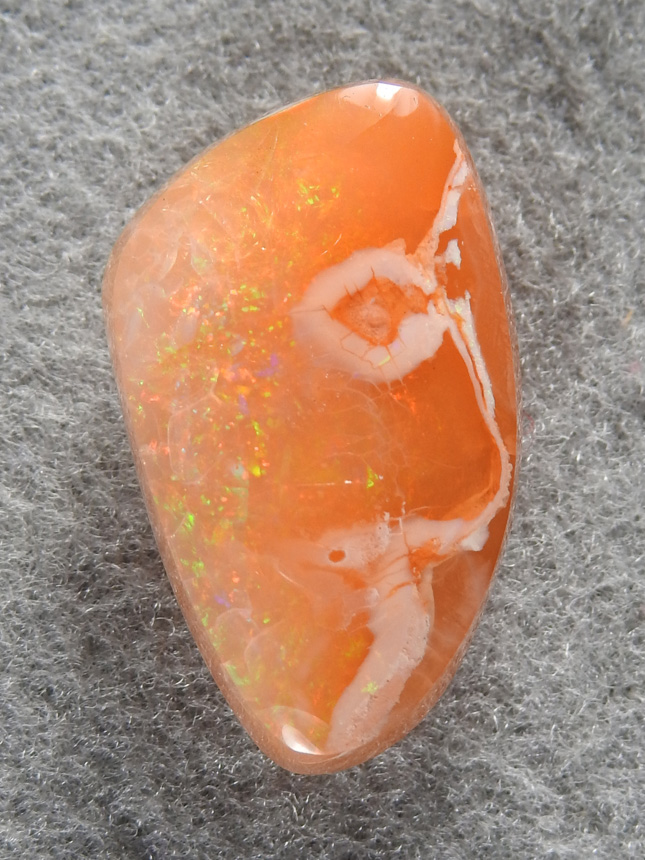 Fire Opal 1734 : Mexican Honey Opal with some nice pinfire on the left side.