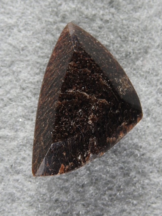 Garnet 1846 : A Dark Brown Garnet 