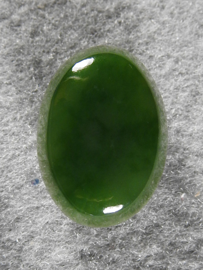 Jade 1738 : A very Gemmy oval of green Jade. Would make a killer necklace or ring.