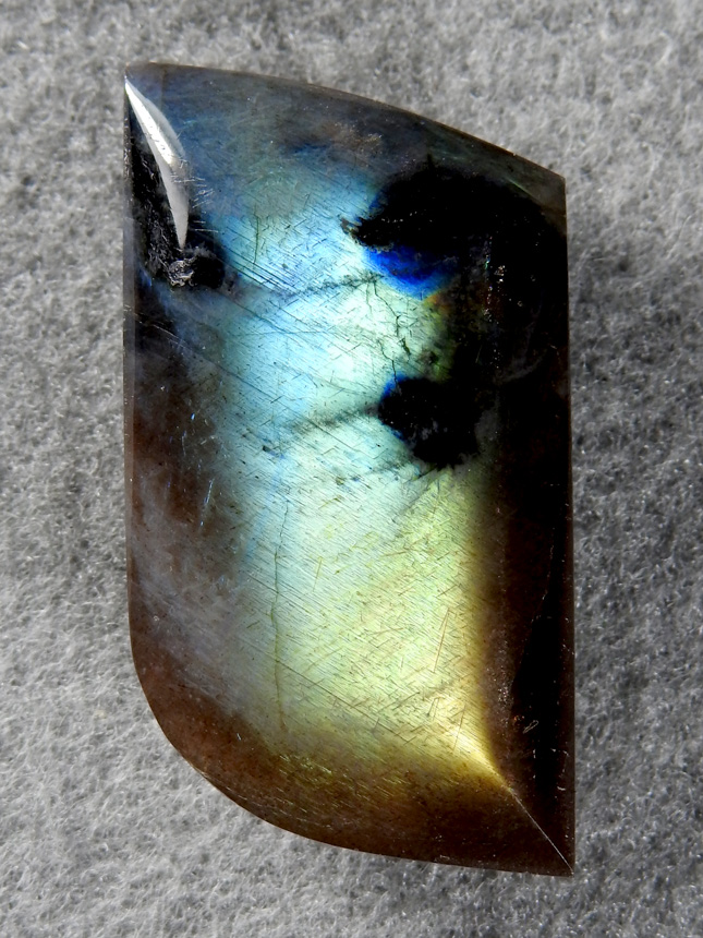 Labradorite 1702 : Large Labradorite cab with Gold Yellow to Green Blue flash.