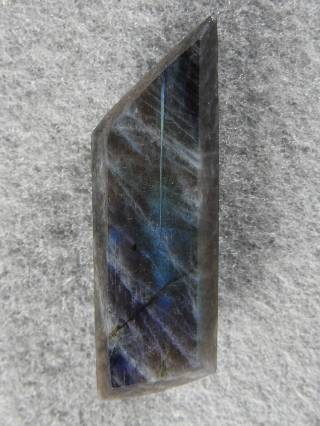Labradorite 1706 : Pointed Bar with broad lower flash and a single verticle flash line up center.