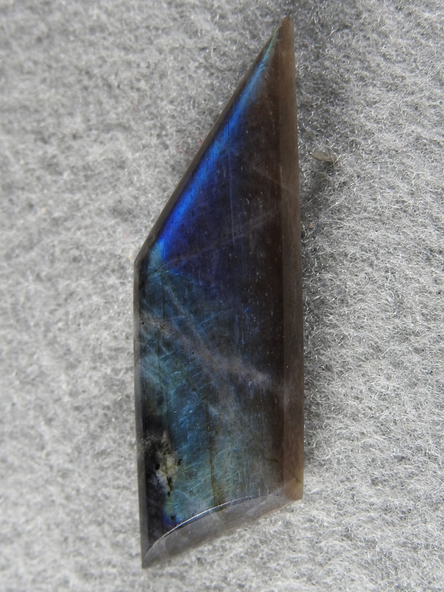Labradorite 1707 : Top notch Labradorite with neon blue flash.