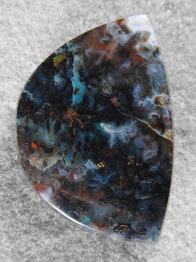 Native Copper in Agate 1792 : Found this material with native copper in a very showy Agate.