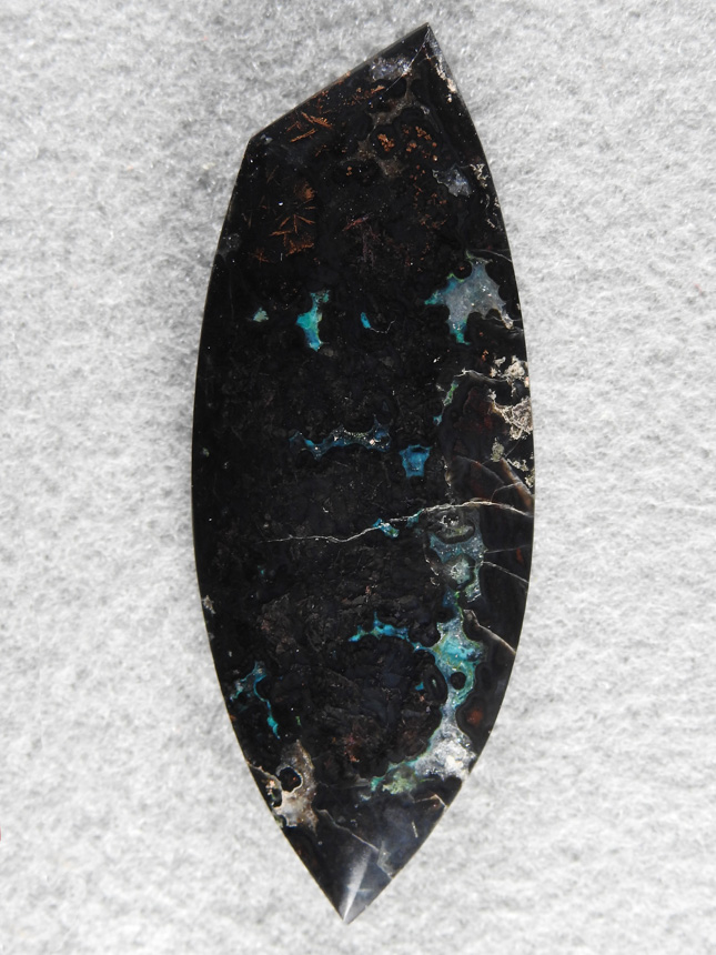 Native Copper in Agate 1795 : A Black Agate with Chrysocolla areas and native copper wires