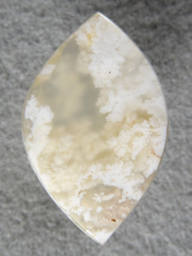 Plume Agate 1406 : A Beautiful White Plume in Clear Agate from an unknown source.