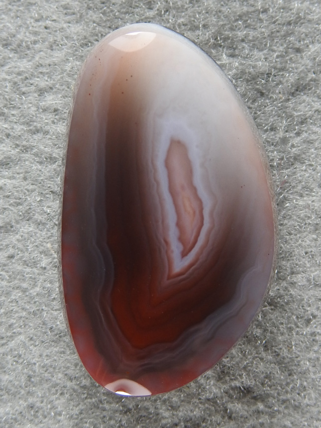 Queensland Agate 1723  :  A dark Red to White Queensland cab but this one refuses to let my camera focus on it.