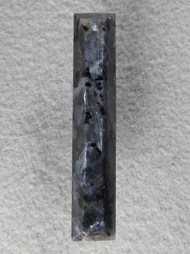 Spectrolite 2183 : A very long bar cut of Spectrolite.