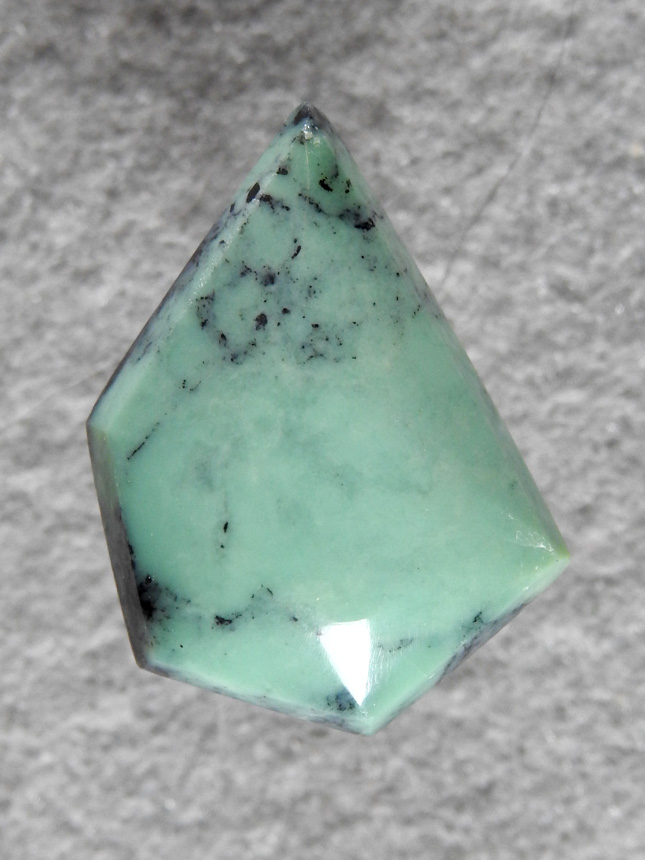 Varasite 1839 : A nice freeform cab of some Seam Varascite.