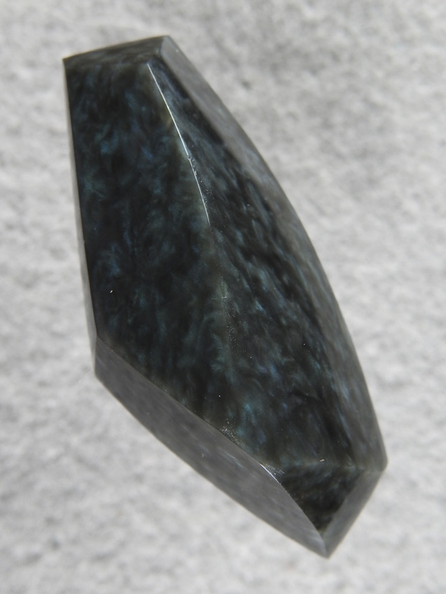 Velvet Obsidian 2230 : A freeform cut with great color.