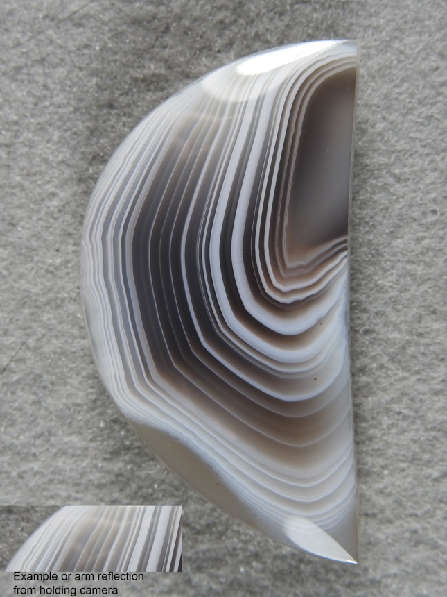 Botswana Agate 1939 : A fantastic pattern with parallax and high contrast. A sure winner.