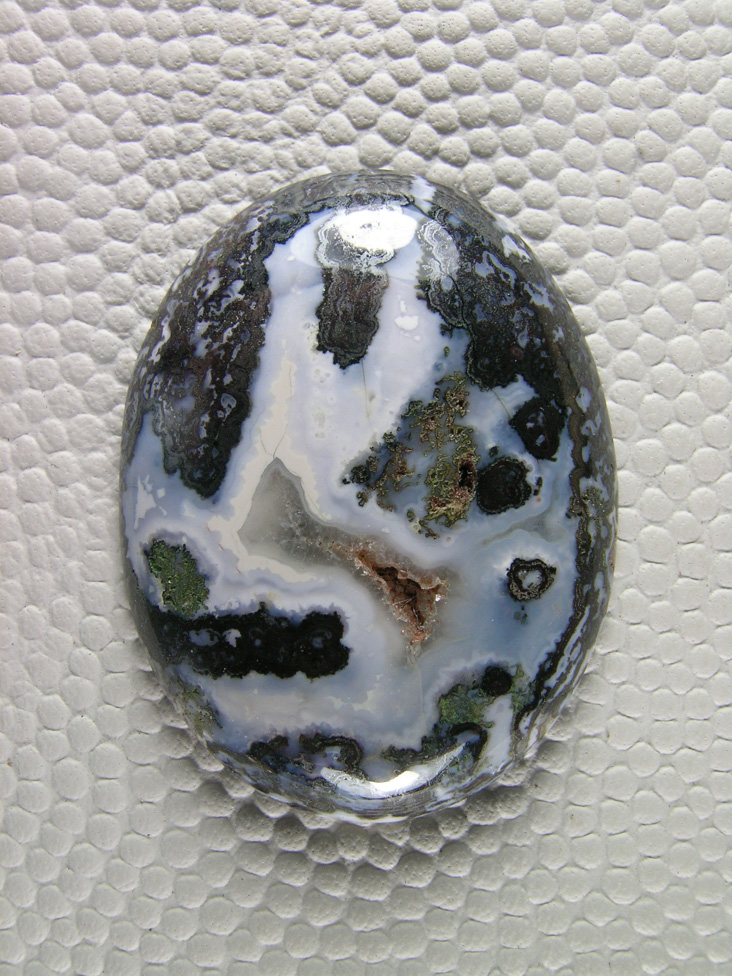 Cady Mtns Agate 593  :  North West Cady mtns. produced the Psilomelene Agate.  The Metallic really set this off.