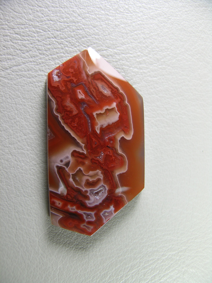 traded Coyamito Agate 241T  :  A cab of exceptional Psuedomorph Agate from Coyamito in Cherry Reds. The cab follows the Crystal forms nicely, perfect for a pendant