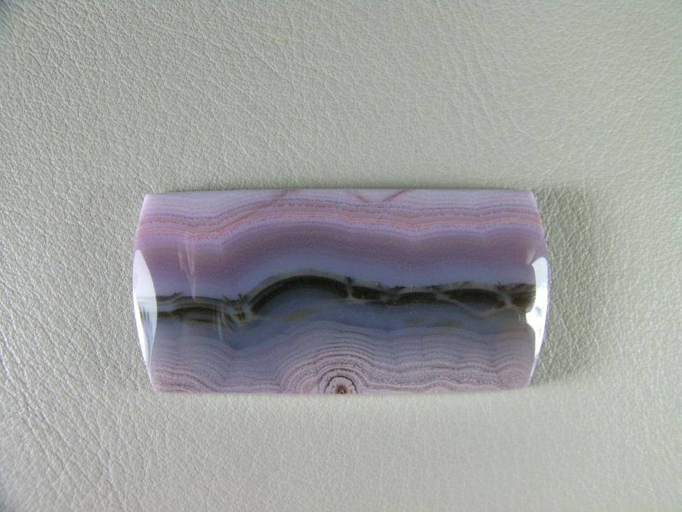 traded Coyamito Agate 258T  :  The Black band and rolling hills on the lower bands give this a scenic appearance.
