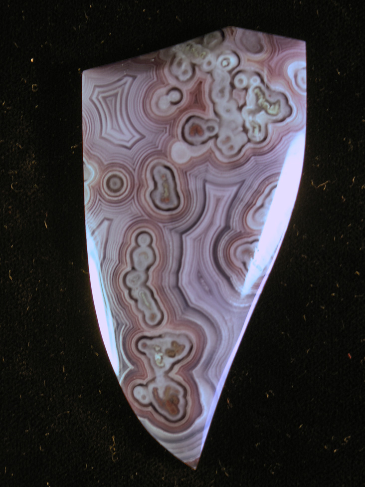 traded Coyamito Agate 280T  :      Look at this color and these patterns with fortifications, shadows, tubes etc.  This chunk of Coyamito was expensive but wow what one of a kind collector cabs.