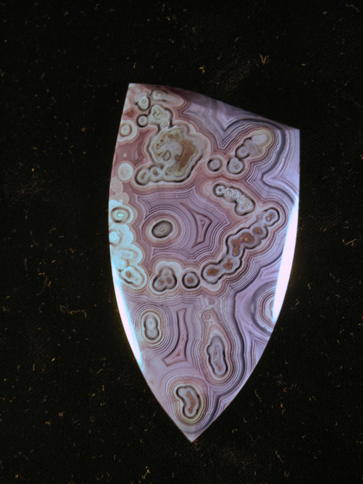 traded Coyamito Agate 286T  :      Look at this color and these patterns with fortifications, shadows, tubes etc.  This chunk of Coyamito was expensive but wow what one of a kind collector cabs.