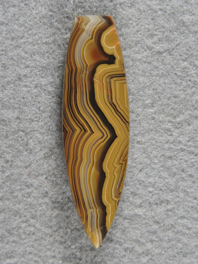 Crazy Lace Agate 1964 : A gorgeous acorn cut of Golden Crazy Lace. Not a common color, this stone has great lines.
