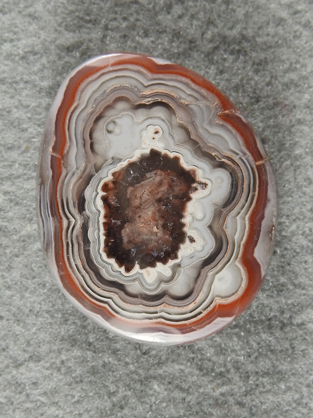 Crazy Lace Agate 1966 : A nice frreform with a beautiful Quartz floater in center.