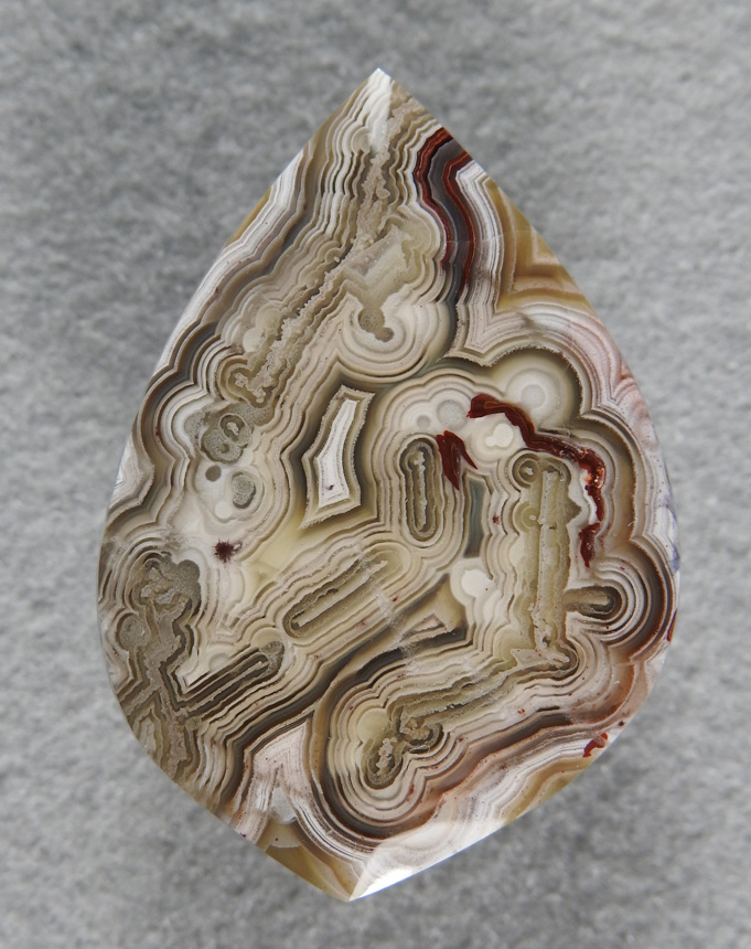 Crazy Lace Agate 1968 : So much pattern in one stone. A definate winner in Crazy Lace.