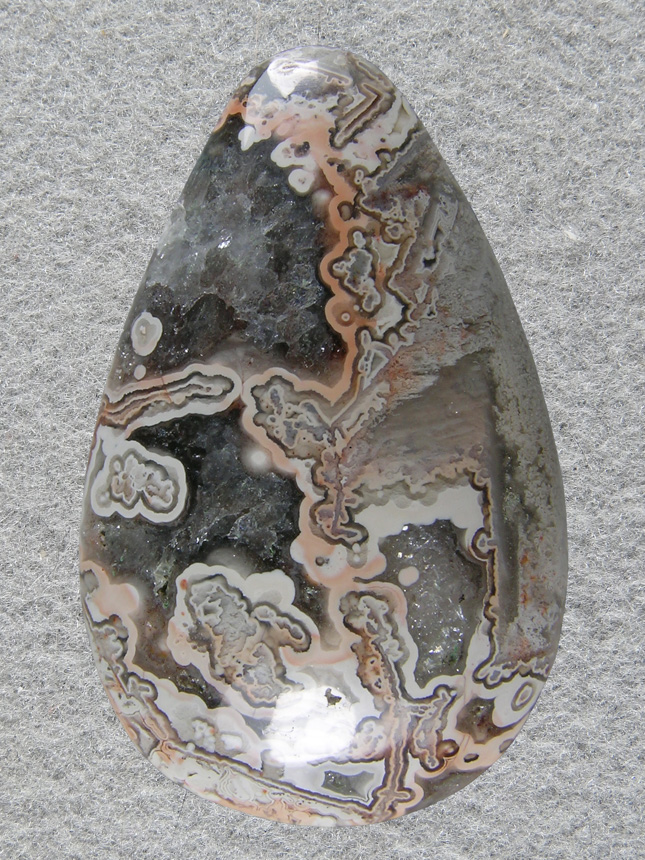 Crazy Lace Agate 687  :  A traditional tear drop in tans, a hint of Orange and dark Quartz.