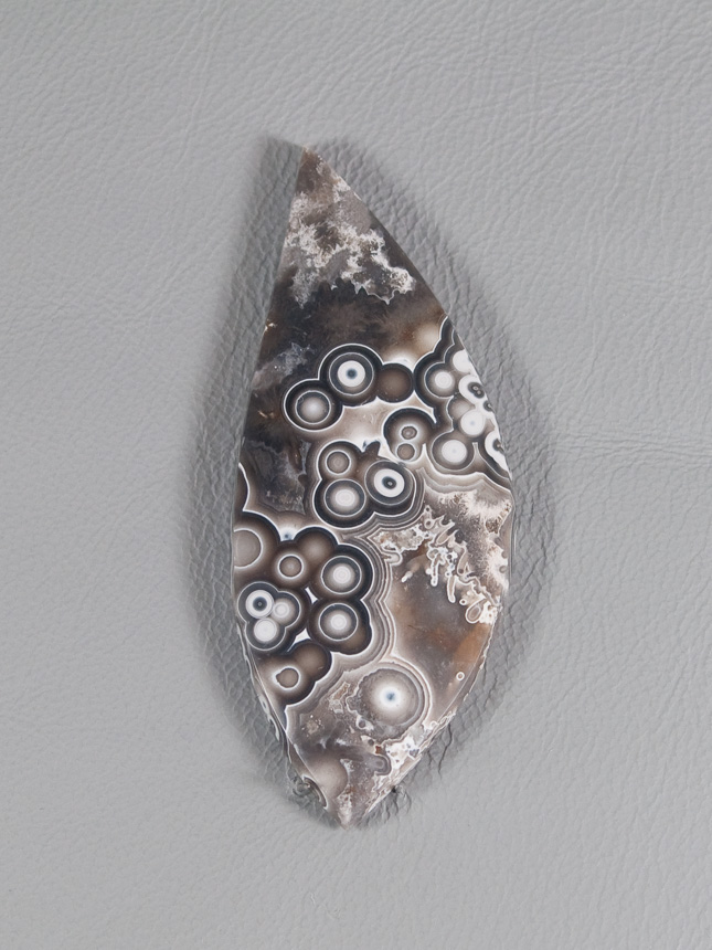 Traded Crazy Lace Agate 1097T  :  description