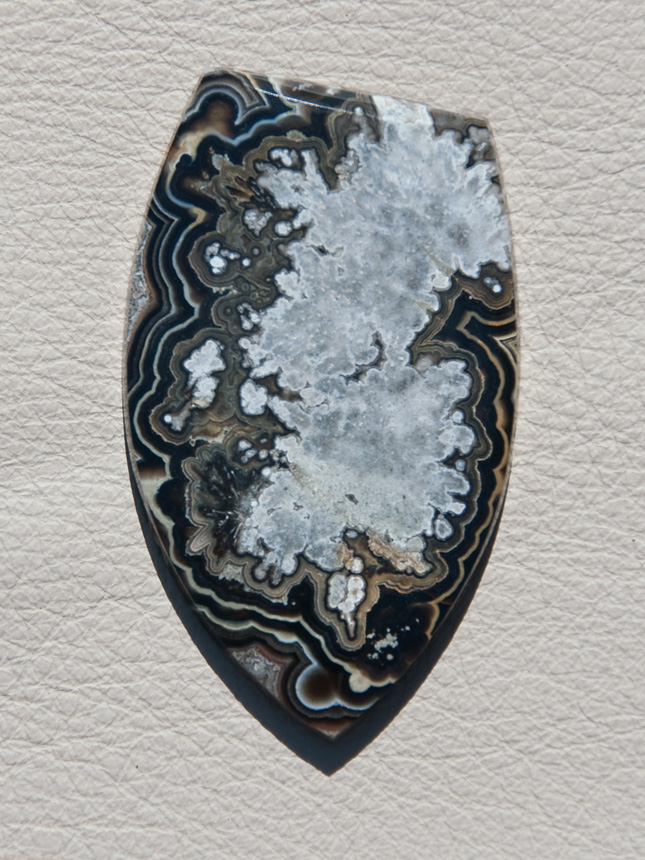 Traded Crazy Lace Agate 1302T  :  description