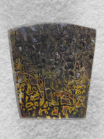 Dino Bone 1909 : An amazing cab, I really enjoyed cutting this one.  Yellow and Black combos are rare and my favorite.  Not sure why I think of cobra when I see this one.
