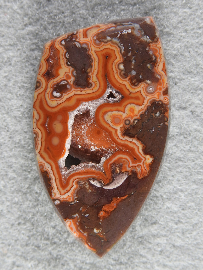 Dryhead Agate 1710 : A Dryhead cab with Matrix and a nice crystal vug in the center.