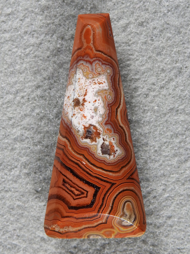 Dryhead Agate 434  :  Bright Organes with an intriguing White pattern that sets off the stone.