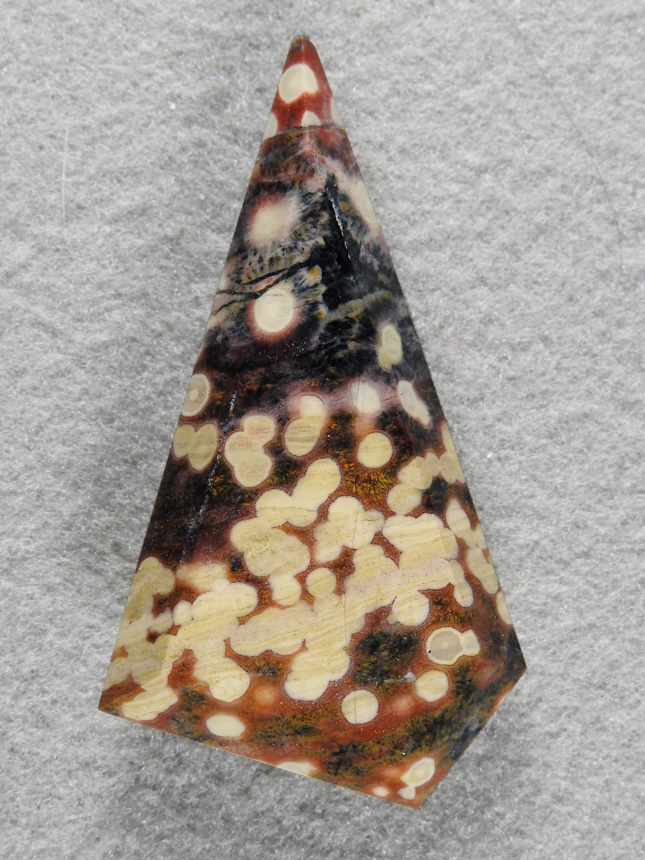 Guadalupe Jasper 673  :  Not the best picture but another very nice cab with the Indigo Blues framing the poppy shapes.