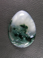Horse Canyon Moss Agate 709  :  Everyone that looks at this cab sees the Tree on the hillside and the fog coming in.  A nice treat.