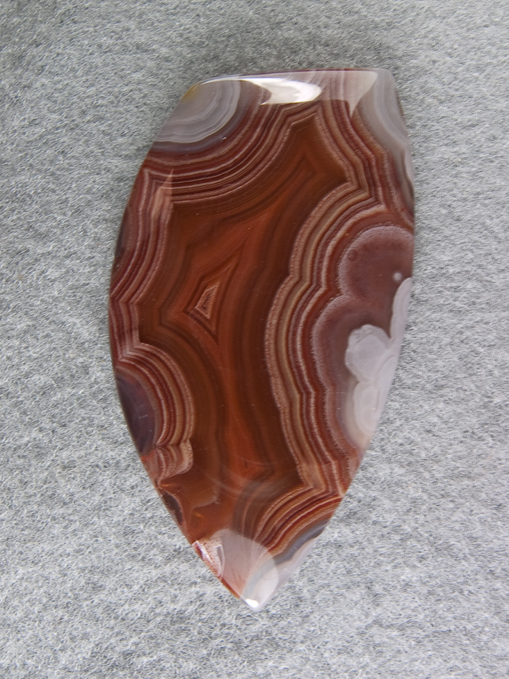 Traded Laguna Agate 81T  :  description