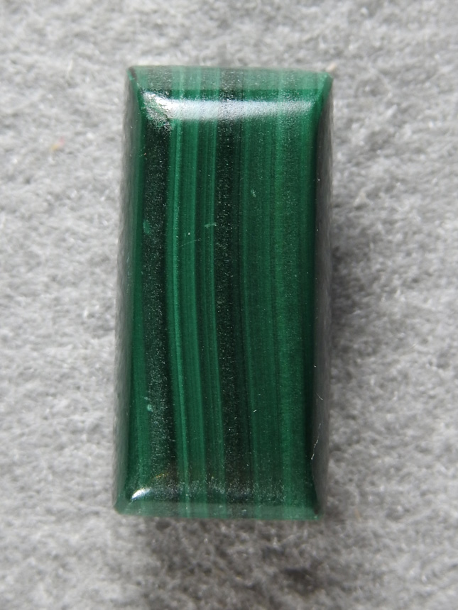 Malachite 1662 : A small bar of banded Malachite.
