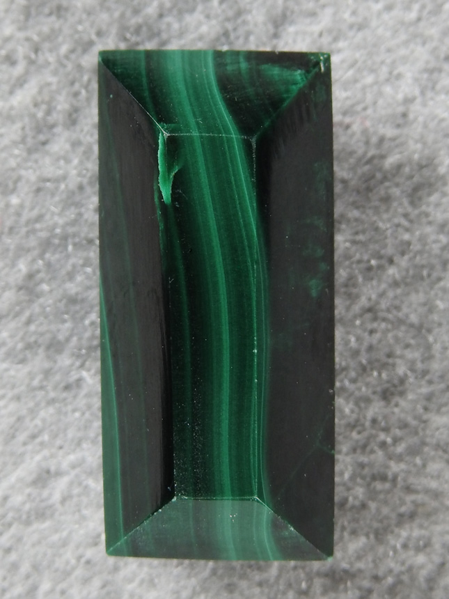Malachite 1665 : A small bar of banded Malachite. 