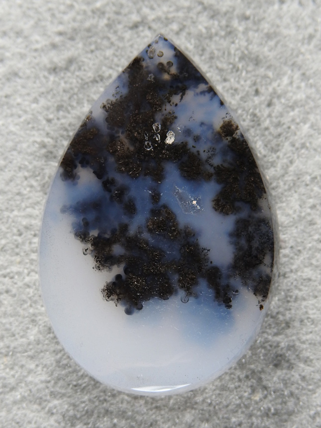 Singleton Plume Agate 1567 :  A dark Singleton Plume with some mossy tops.