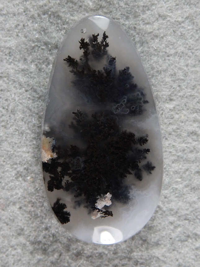 Singleton Plume Agate 2016 : Strong centered plumes are showy in this pendant stone