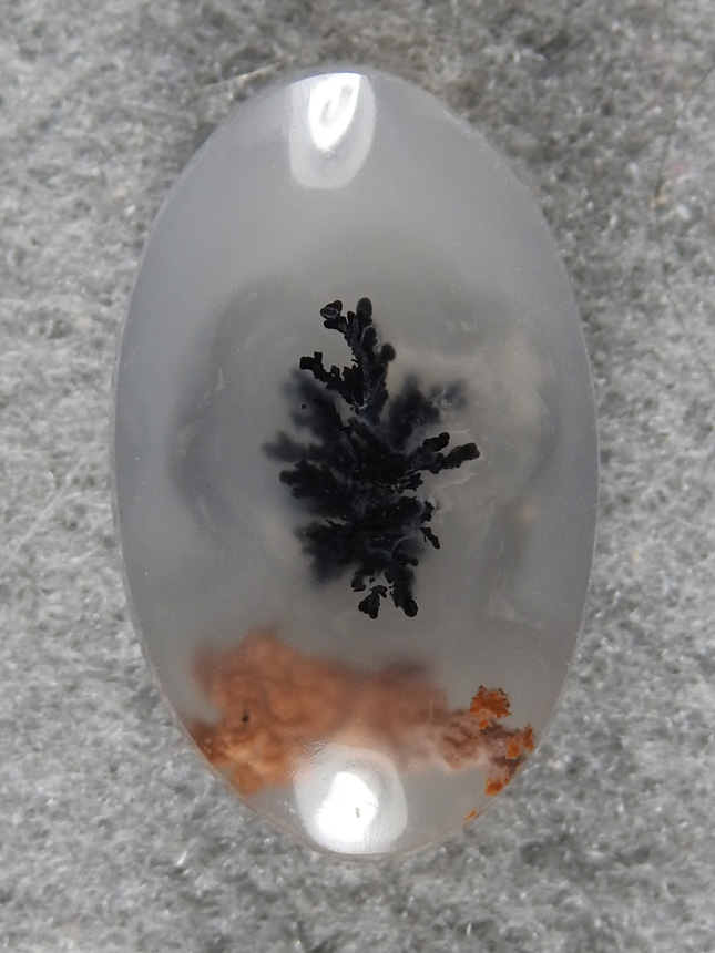 Singleton Plume Agate 2019 : I isolated a single plume to center this stone. A perfect ring or pendant stone.