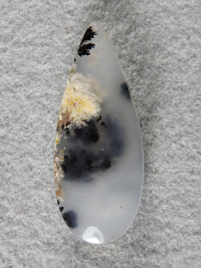 Singleton Plume Agate 2024 : Some Yellow plume on the face with Black plumes coming from behind.