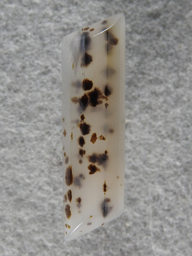 Montana Agate 2167 : A sweet litttle bar of dendrtic dots.