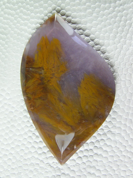 Sagenite Agate 843  :  Lavendar Agate and Golden Sagenite, what a combo.  This is a very pleasing cab.