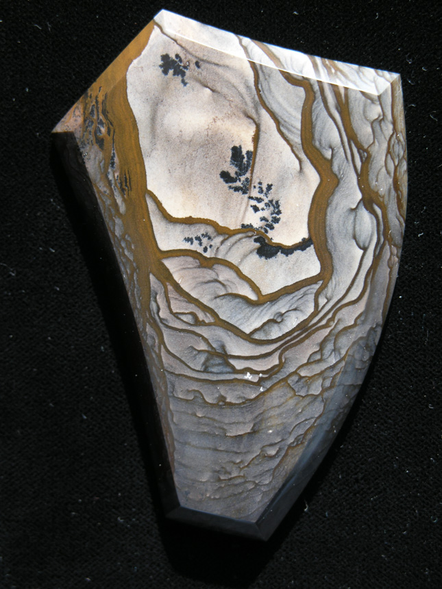 Traded Biggs Jasper 906T  :    A Blue Biggs and a large one.  Nice patterns all the way thru it.