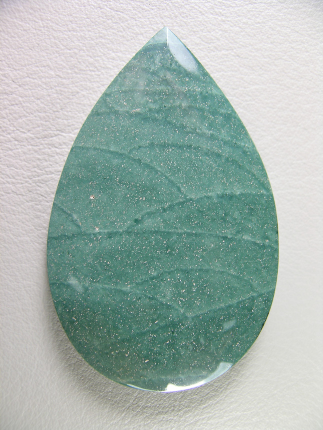 Traded Jasper 913T  :  A nice orbicular Green Jasper but the location I do not remember.  Not enough contrast to my taste and the material get the same shine I do from other Jaspers.  Those little White spots are micro pockets.
