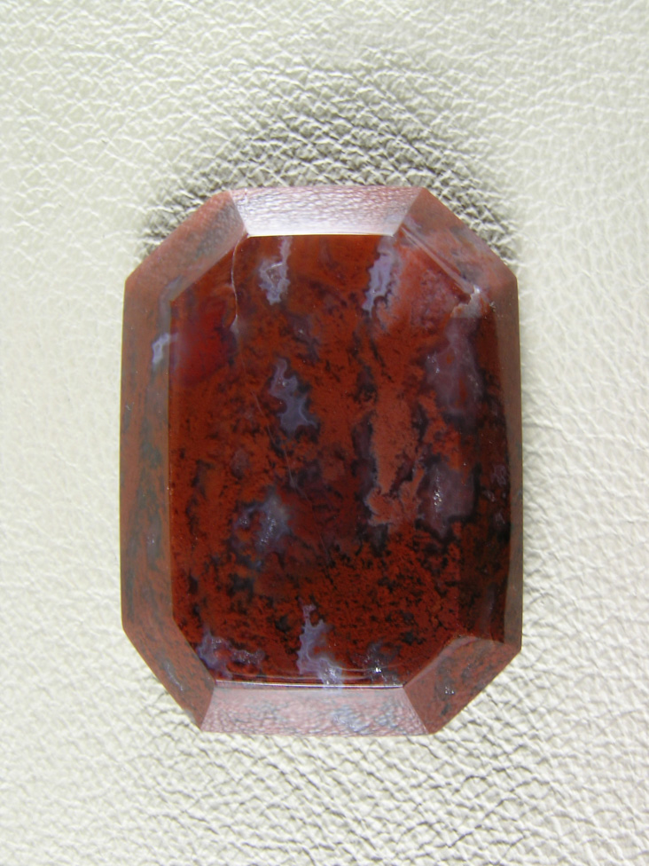 Coronary Plume Agate 653  :  A geometric cut with well formed Plumes and a nicely contrasting Pink Plume.
