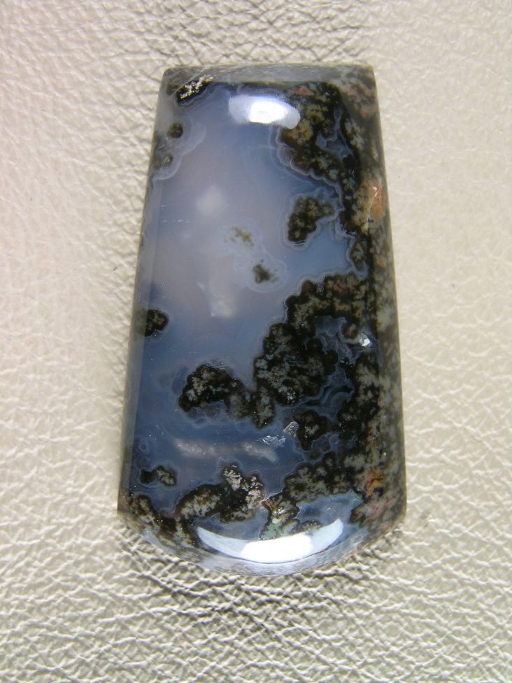 Horse Canyon Plume Agate 776  :  Black frames these Creme and White Plumes around a milky filling.  A very nice cab for a pendant.