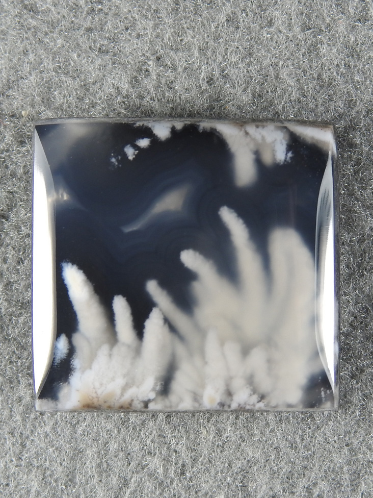 Icicle Agate 1671 : recently discovered this new seam of smaller curved plumes in another canyon and backed it with Mojave Basenite. A very nice Square cut!