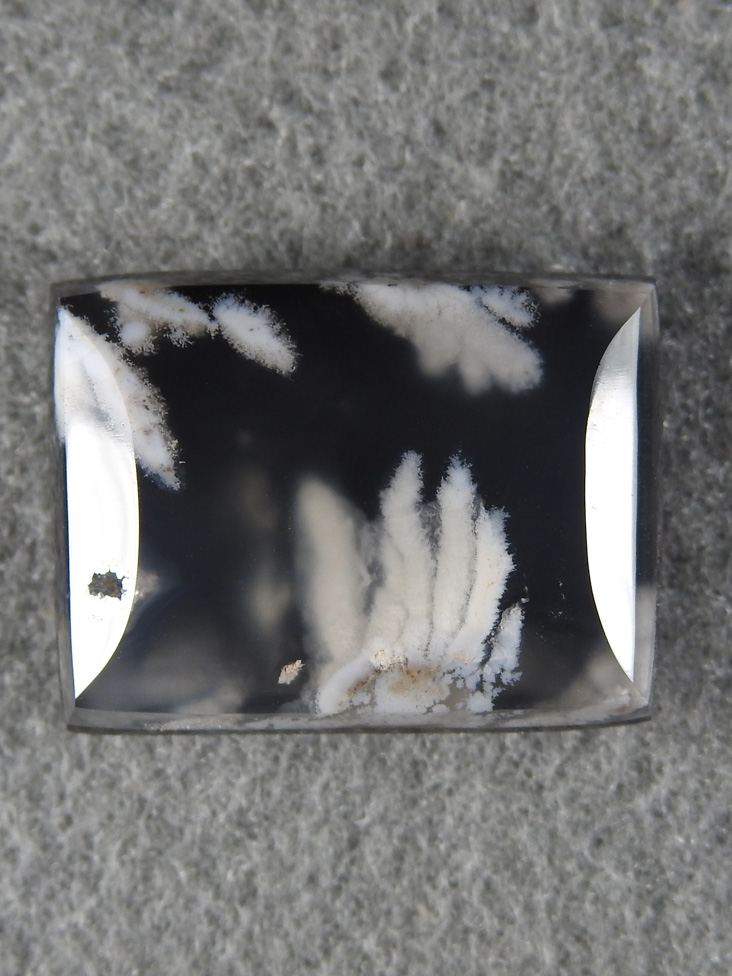 Icicle Agate 1673 : recently discovered this new seam of smaller curved plumes in another canyon and backed it with Mojave Basenite.