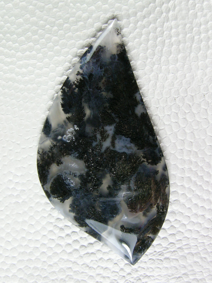 Plume Agate 529  :  A wonderful free form of Black Plume Agate.  Not sure the materials location but it might be Marfa or West Texas.