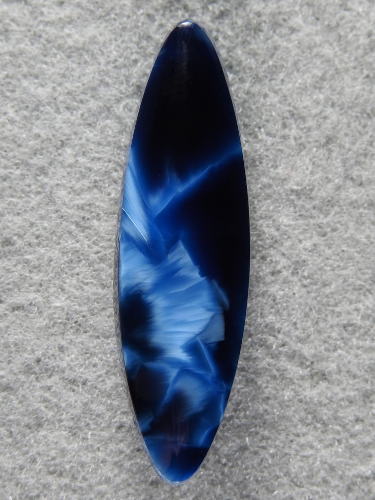 Victoria Stone 1685 : Blue Victoria Stone created by Dr. Imori in the 1960's has never been duplicated. This slendar ellipse is striking.